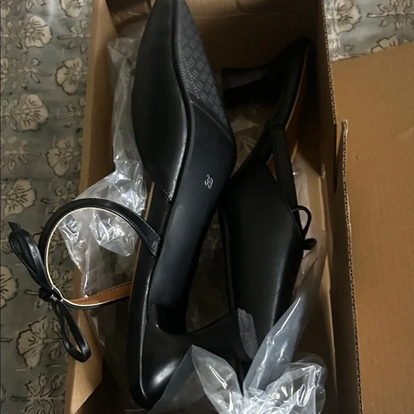 Chic Black Leather Mules - Picture 5 of 5